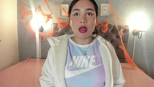 GiannaSlimJB online show from 10/19/25, 03:18