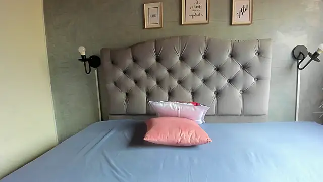 GiannaSlimJB online show from 12/22/25, 07:33