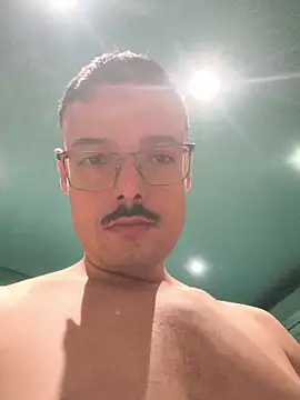 Snapshot of mikeara90 chatting on 11/01/25, 05:53 mikeara90 online show from 11/01/25, 05:53