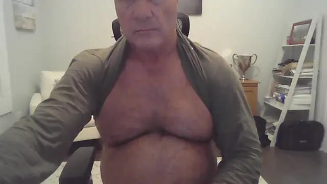 Snapshot of cyclone1212 chatting on 11/12/25, 10:15 cyclone1212 online show from 11/12/25, 10:15