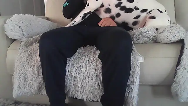 Snapshot of cyclone1212 chatting on 11/15/25, 04:47 cyclone1212 online show from 11/15/25, 04:47