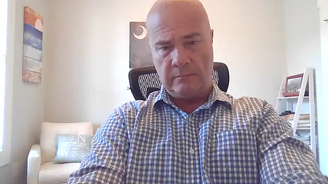 Snapshot of cyclone1212 chatting on 11/17/25, 08:58 cyclone1212 online show from 11/17/25, 08:58