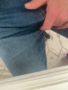 Snapshot of cyclone1212 chatting on 12/19/25, 02:02 cyclone1212 online show from 12/19/25, 02:02