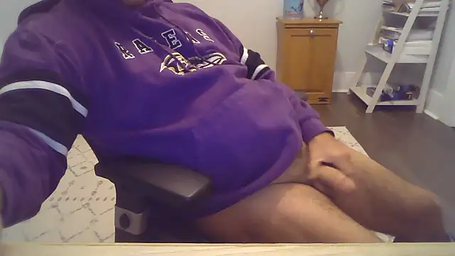 Snapshot of cyclone1212 chatting on 01/12/26, 10:09 cyclone1212 online show from 01/12/26, 10:09