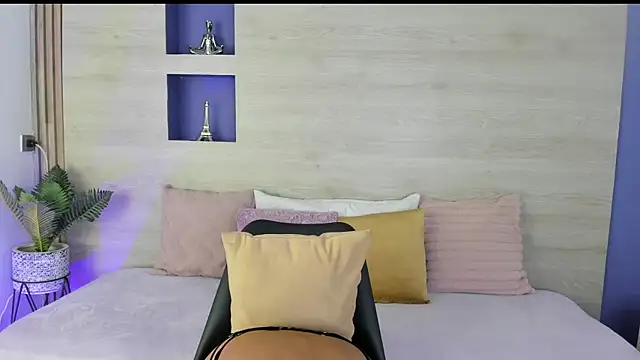 Snapshot of Stephanni_ chatting on 09/19/25, 01:23 Stephanni online show from 09/19/25, 01:23