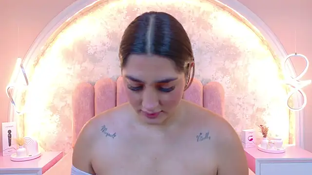 Snapshot of JasmineRhodes chatting on 01/07/26, 01:02 JasmineRhodes online show from 01/07/26, 01:02