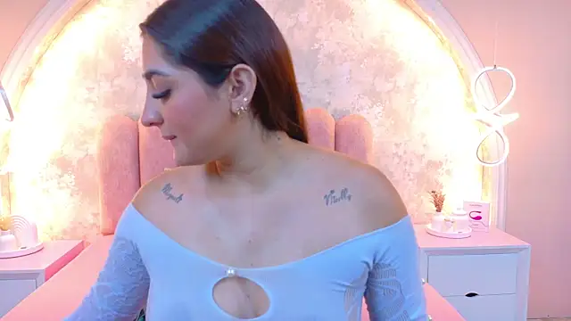 Snapshot of JasmineRhodes chatting on 01/12/26, 01:05 JasmineRhodes online show from 01/12/26, 01:05