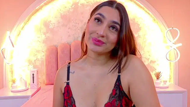 Snapshot of JasmineRhodes chatting on 02/05/26, 12:32 JasmineRhodes online show from 02/05/26, 12:32