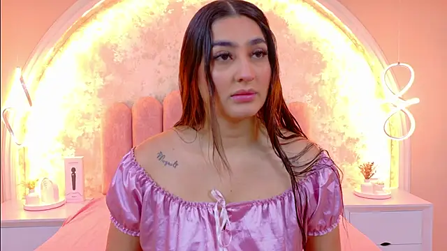 Snapshot of JasmineRhodes chatting on 02/10/26, 01:04 JasmineRhodes online show from 02/10/26, 01:04