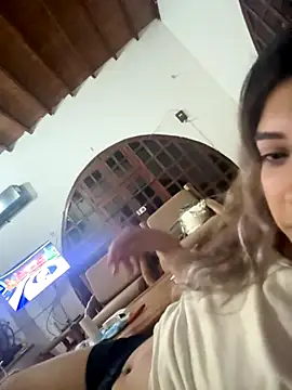 Snapshot of Kardashian12 chatting on 11/02/25, 12:57 Kardashian12 online show from 11/02/25, 12:57