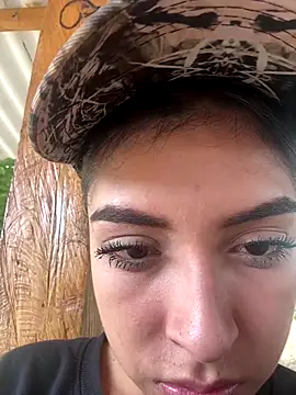 Snapshot of Kardashian12 chatting on 11/03/25, 06:20 Kardashian12 online show from 11/03/25, 06:20