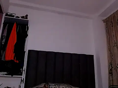 saara johnson496 online show from 06/03/26, 12:02