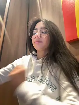 Michelle Zoe online show from 10/30/25, 06:04