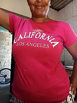 Snapshot of Fernanda30 chatting on 12/22/25, 05:10 Fernanda30 online show from 12/22/25, 05:10