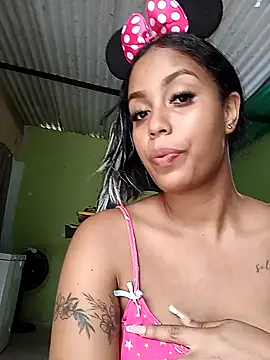 Snapshot of Fernanda30 chatting on 04/18/26, 05:28 Fernanda30 online show from 04/18/26, 05:28