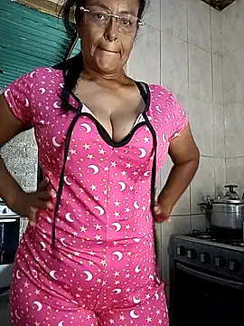 Snapshot of Fernanda30 chatting on 04/25/26, 03:09 Fernanda30 online show from 04/25/26, 03:09