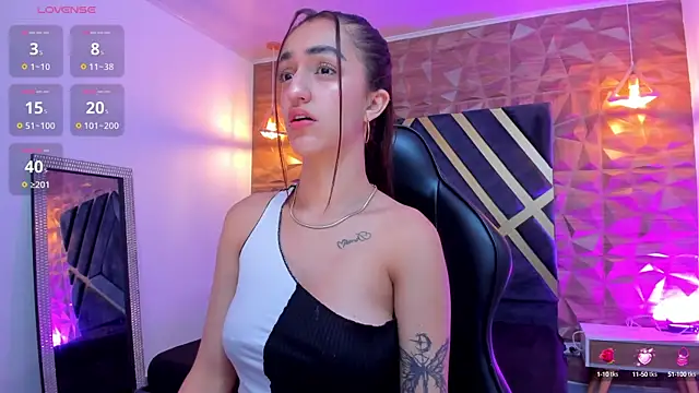 Snapshot of LexiVie_ chatting on 10/01/25, 11:22 LexiVie online show from 10/01/25, 11:22