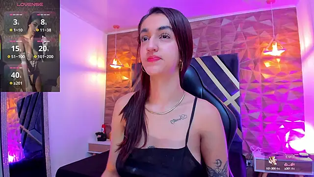 Snapshot of LexiVie_ chatting on 10/04/25, 11:14 LexiVie online show from 10/04/25, 11:14