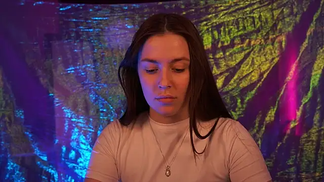 EmiliyaRoude online show from 12/18/25, 01:39