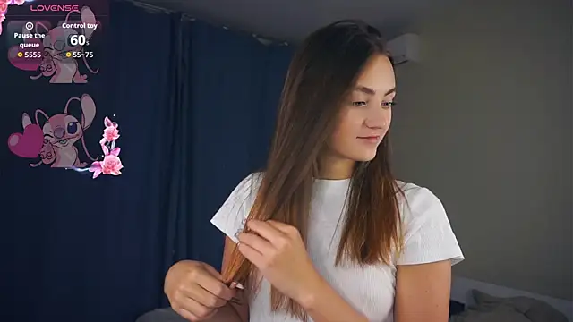 LoraDavi online show from 10/23/25, 07:18