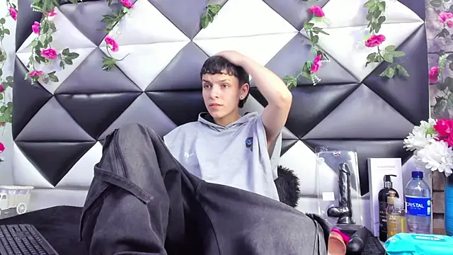 Snapshot of Megan_Thompson_ chatting on 10/17/25, 02:04 Megan Thompson  online show from 10/17/25, 02:04