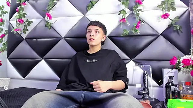 Snapshot of Megan_Thompson_ chatting on 10/30/25, 02:02 Megan Thompson  online show from 10/30/25, 02:02