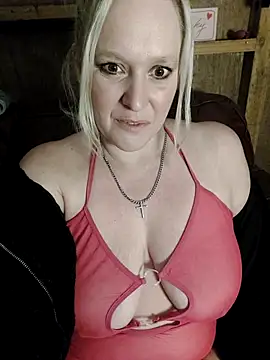 Snapshot of Bouncy-Bella28X chatting on 11/07/25, 10:32 Bouncy-Bella28X online show from 11/07/25, 10:32