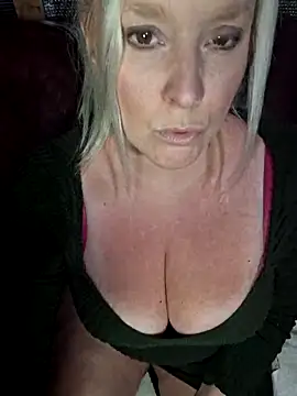 Bouncy-Bella28X online show from 06/03/26, 04:12