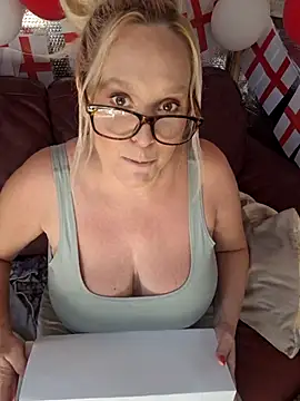 Snapshot of Bouncy-Bella28X chatting on 06/24/26, 09:52 Bouncy-Bella28X online show from 06/24/26, 09:52