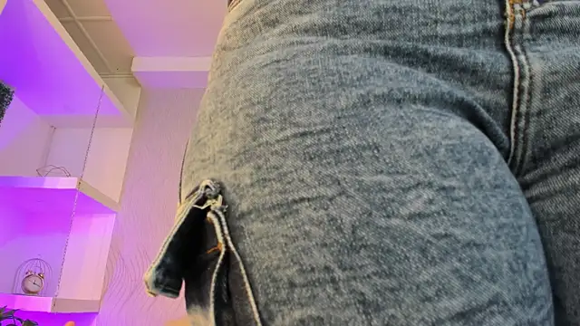 keyla mejia online show from 12/03/25, 12:03