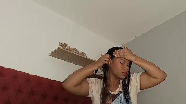 keyla mejia online show from 04/24/26, 12:07