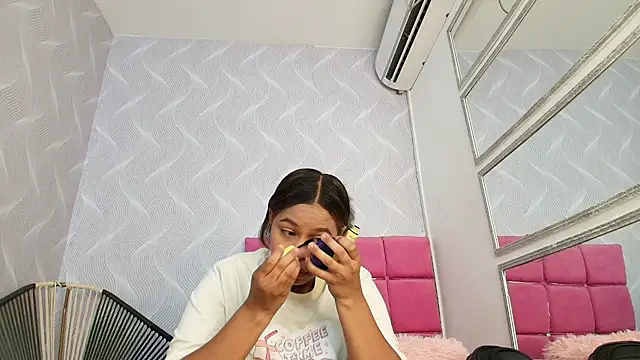 Snapshot of keyla_mejia chatting on 06/03/26, 12:08 keyla mejia online show from 06/03/26, 12:08