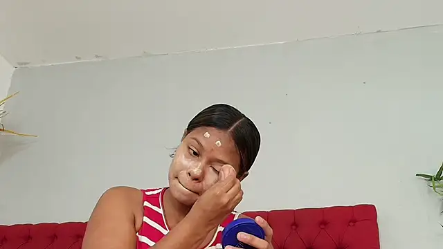 Snapshot of keyla_mejia chatting on 06/17/26, 12:07 keyla mejia online show from 06/17/26, 12:07