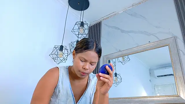 Snapshot of keyla_mejia chatting on 06/18/26, 12:09 keyla mejia online show from 06/18/26, 12:09