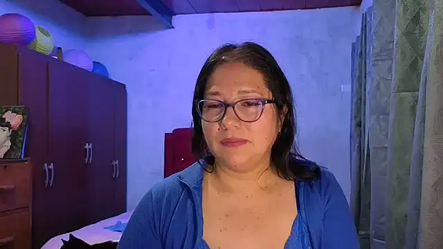 scarlett widow  online show from 12/19/25, 03:46