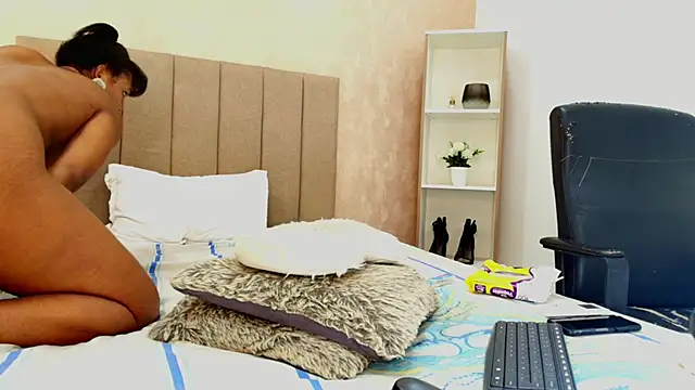 DiannaWild online show from 12/14/25, 04:34