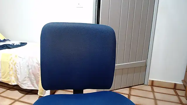 Snapshot of Stronggsexy chatting on 01/15/26, 04:28 Stronggsexy online show from 01/15/26, 04:28