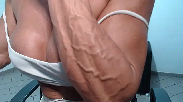 Snapshot of Stronggsexy chatting on 02/09/26, 10:25 Stronggsexy online show from 02/09/26, 10:25