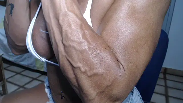 Snapshot of Stronggsexy chatting on 02/21/26, 04:24 Stronggsexy online show from 02/21/26, 04:24