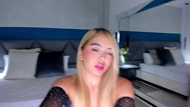 Mia Roswell online show from 11/23/25, 05:29