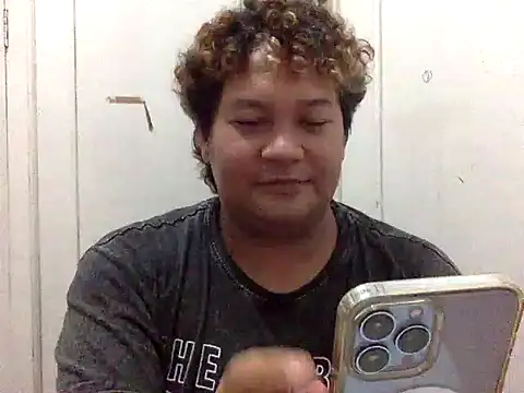 Snapshot of shufalicious chatting on 12/19/25, 04:47 shufalicious online show from 12/19/25, 04:47