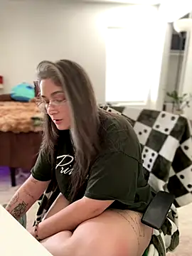 Snapshot of Alix_Valentine chatting on 09/08/25, 07:46 Alix Valentine online show from 09/08/25, 07:46