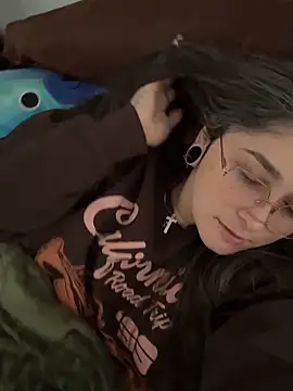 Snapshot of Alix_Valentine chatting on 10/08/25, 05:21 Alix Valentine online show from 10/08/25, 05:21