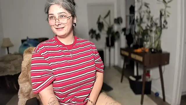 Snapshot of Alix_Valentine chatting on 11/11/25, 01:27 Alix Valentine online show from 11/11/25, 01:27