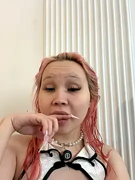 Snapshot of AsiaVegas chatting on 11/16/25, 04:34 AsiaVegas online show from 11/16/25, 04:34