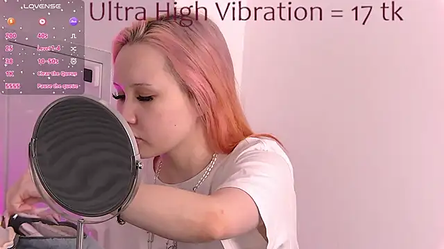 Snapshot of AsiaVegas chatting on 11/21/25, 04:16 AsiaVegas online show from 11/21/25, 04:16