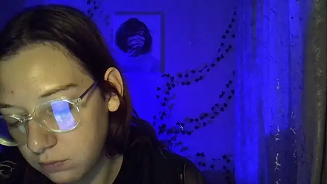 Lily Ember online show from 10/20/25, 04:51