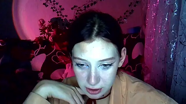 Lily Ember online show from 11/08/25, 04:40