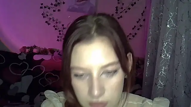 Lily Ember online show from 11/17/25, 05:08