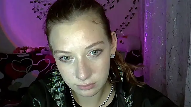 Lily Ember online show from 11/21/25, 06:17